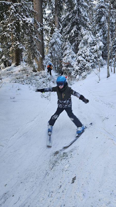 2.-Junior-Skitag_20.01.2024_Lara-und-Steffi_3